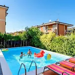 Апартаменты Garden & Pool Desenzanoloft Official Partner Homes & By Marriott Bonvoy Дезенцано-дель-Гарда
