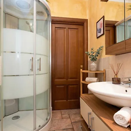 Апартаменты Garden & Pool Desenzanoloft Official Partner Homes & By Marriott Bonvoy Дезенцано-дель-Гарда